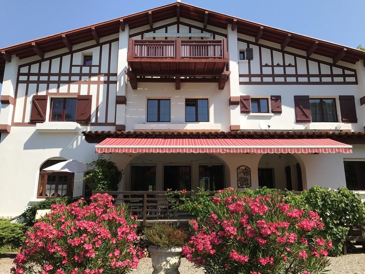 วีลา ดู ปาร์ก Hotel พุราเดส์ ภายนอก รูปภาพ